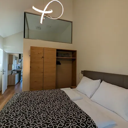 Luxurioese Mit Sauna アパート Prufingberg