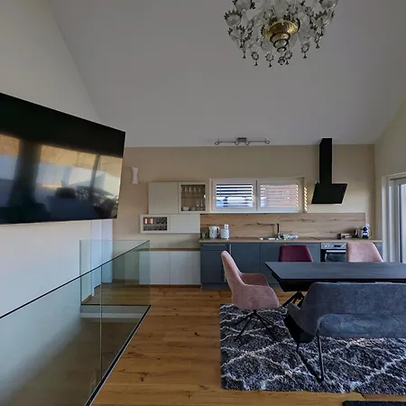 Luxurioese Mit Sauna Prufingberg